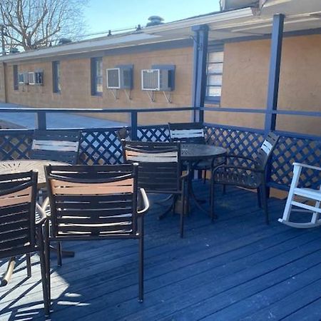 Andy Griffith Parkway Inn マウント・エアリー エクステリア 写真