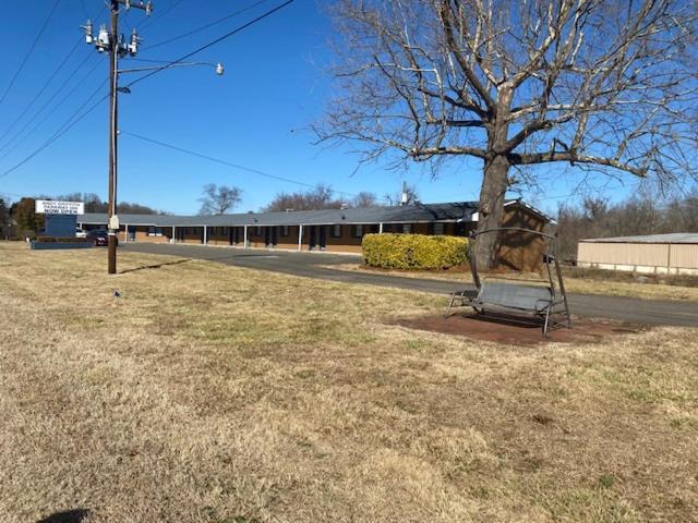 Andy Griffith Parkway Inn マウント・エアリー エクステリア 写真